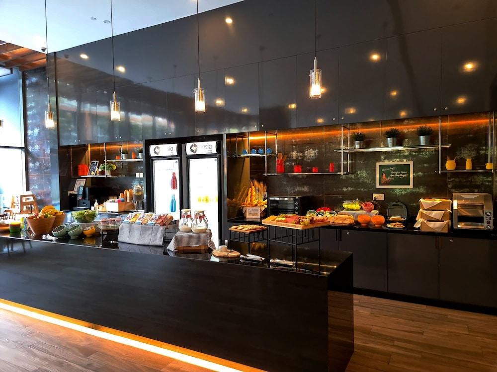 Oasia Aparthotel 4*
